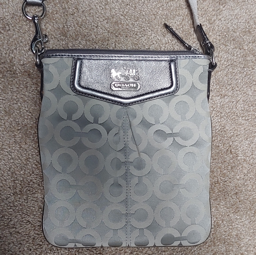 Silver Coach crossover bag. ❤️